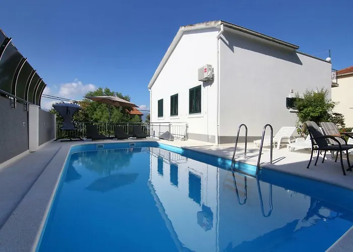 Luxury House With Pool Semesterbostad *