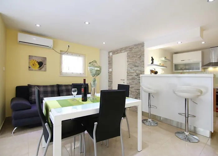 Luxury House With Pool *