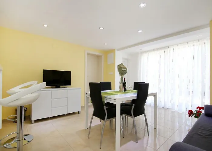 Luxury House With Pool Tatil Evi Trogir