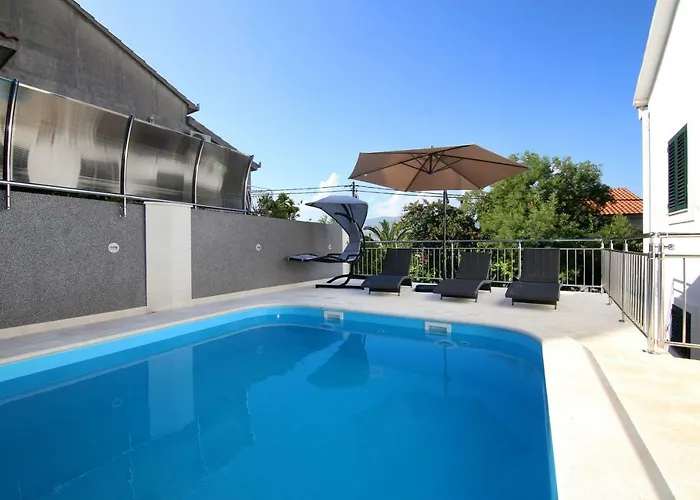 Semesterbostad Luxury House With Pool Trogir