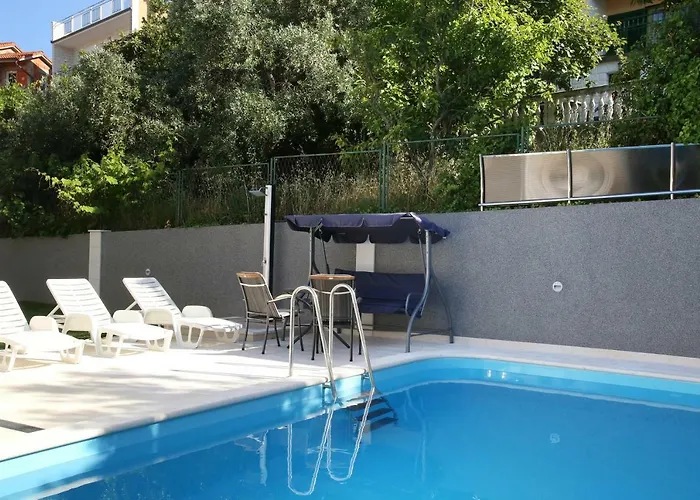 Luxury House With Pool