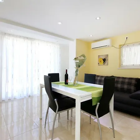 Hébergement de vacances Luxury House With Pool