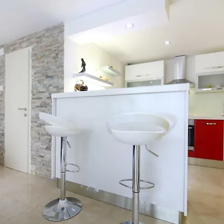 Luxury House With Pool Hébergement de vacances