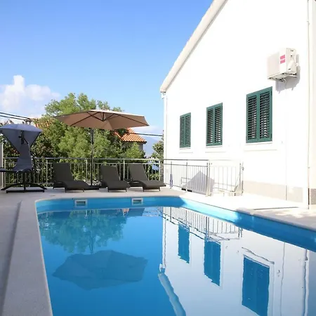 Hébergement de vacances Luxury House With Pool