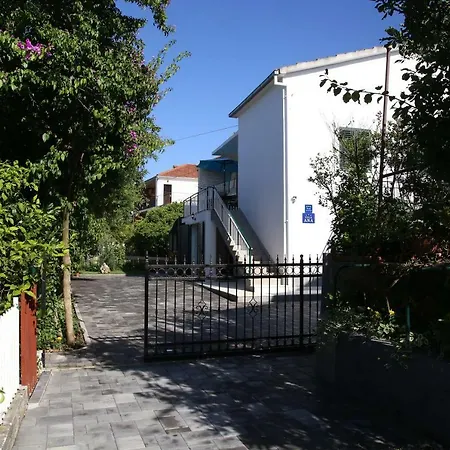 Luxury House With Pool Traù