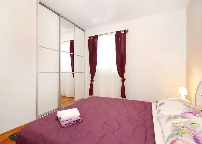 Luxury House With Pool Hébergement de vacances *