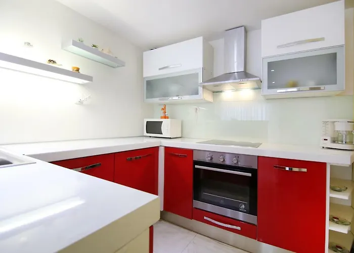 Luxury House With Pool Hébergement de vacances *