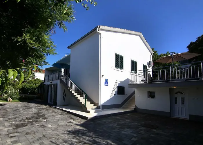 Luxury House With Pool * トロギール