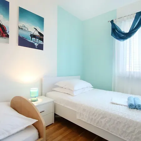 Luxury House With Pool בית נופש *