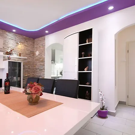 Luxury House With Pool בית נופש